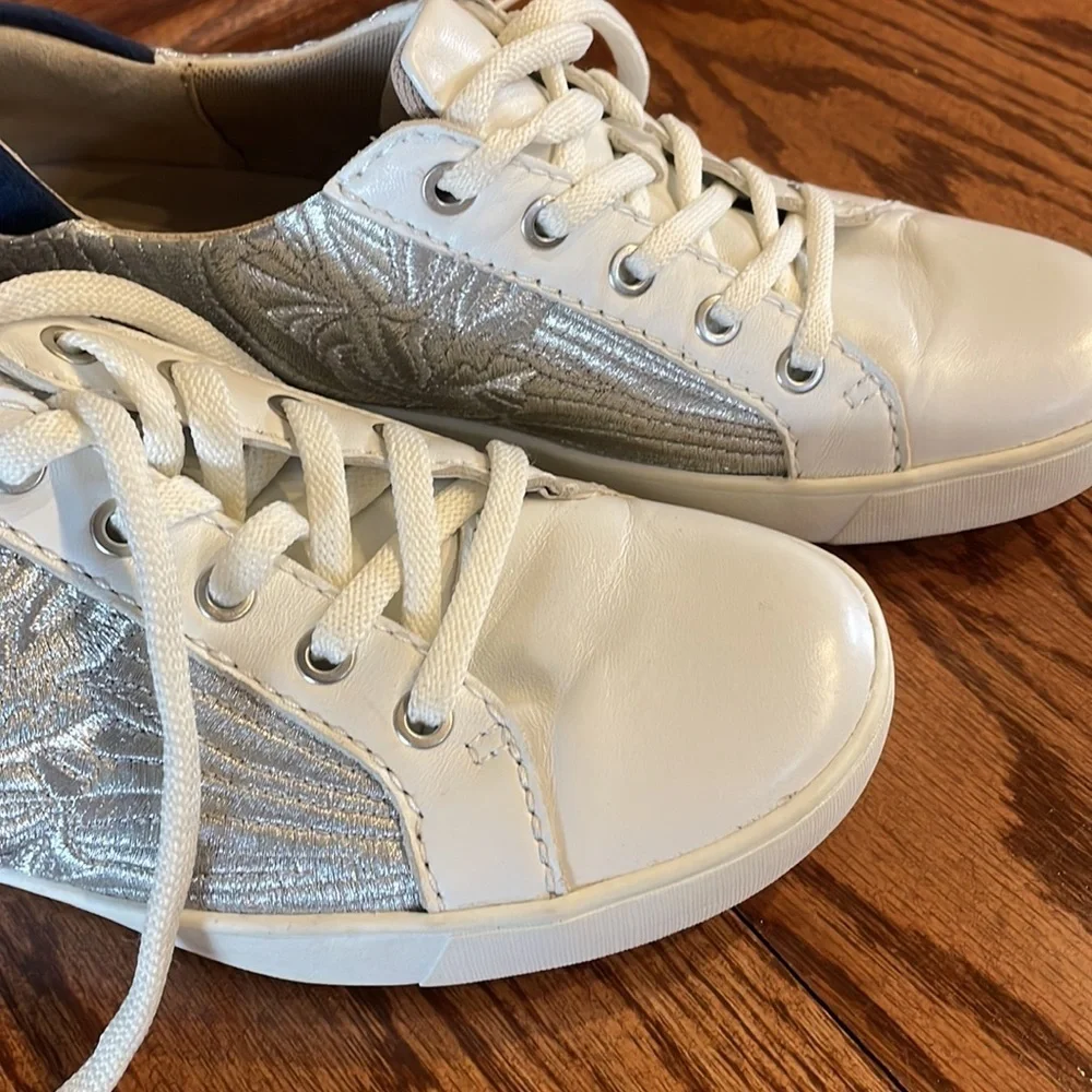 Naturalizer women’s MORRISON 4 sneaker suede heel metallic embroidered size 9.5W